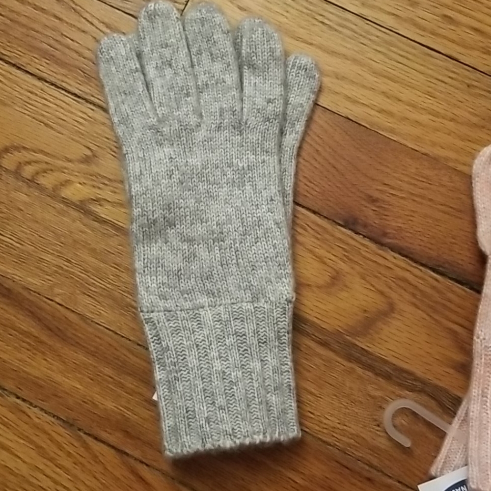 Gloves - Picture 3 of 3